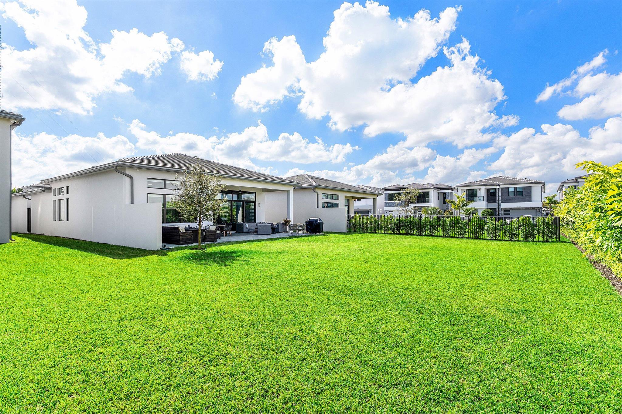 LOTUS PALMBOCA RATON GOLF - Residential