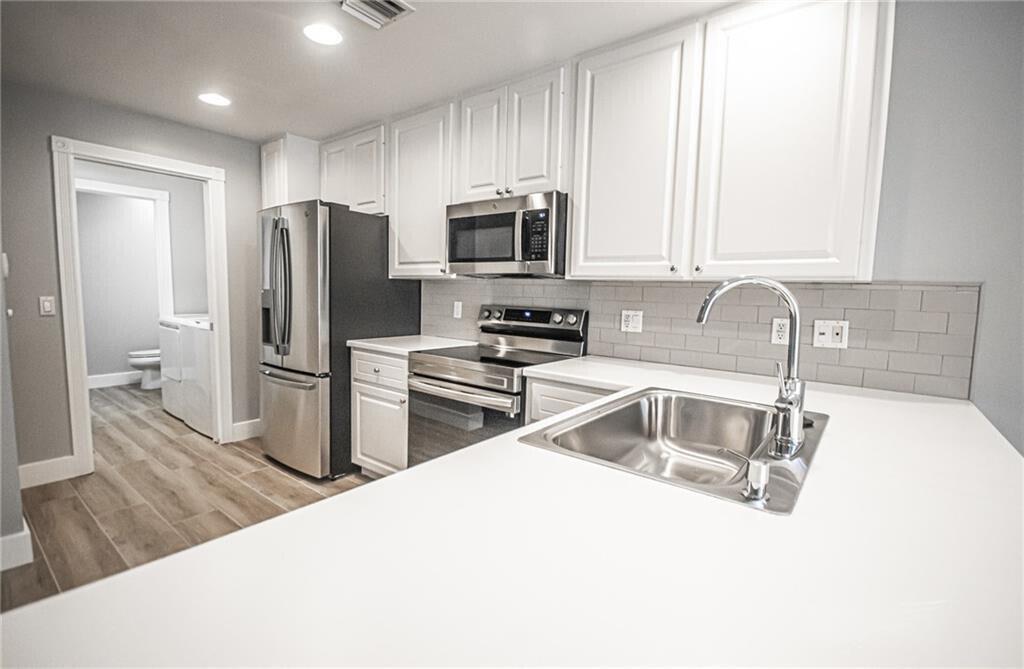 CAMBRIDGE AT ABACOA - Residential Lease