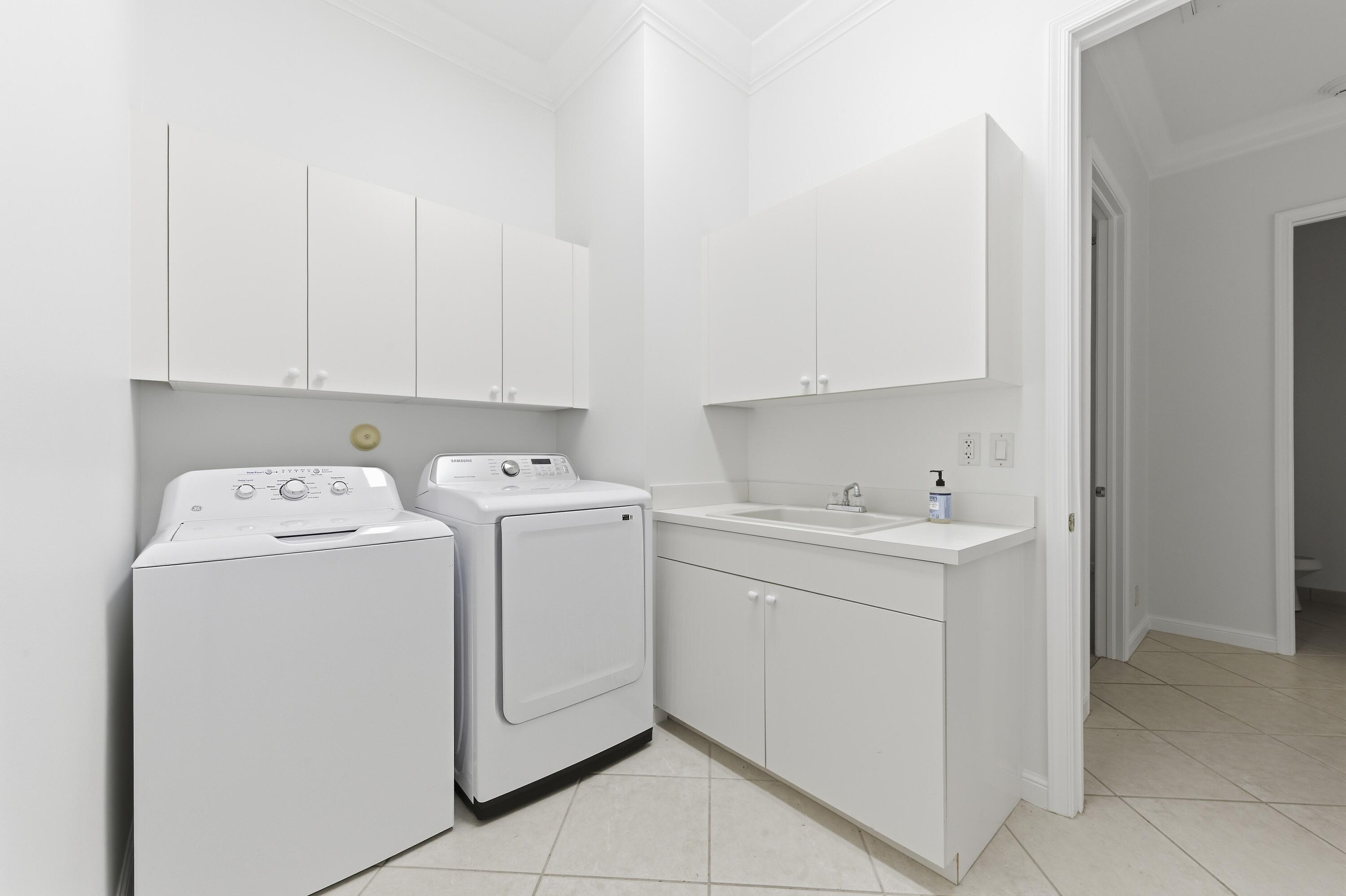 MIRASOL PARS H AND I - Residential