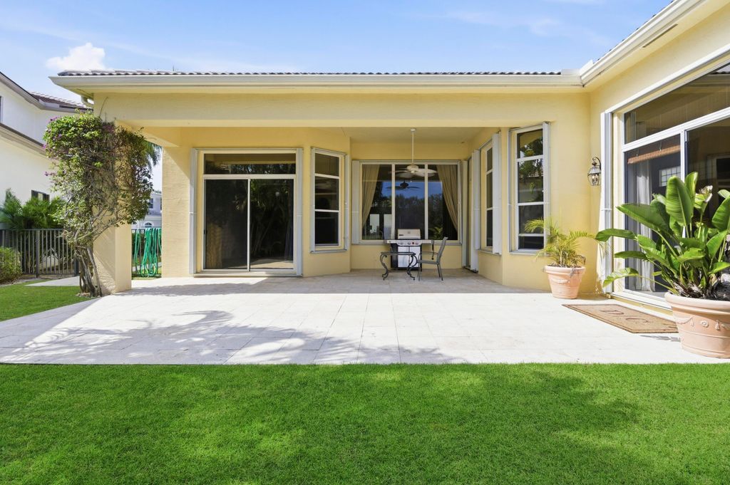 Photo of 401 Via Placita, Palm Beach Gardens, FL 33418 (MLS # R11166105)