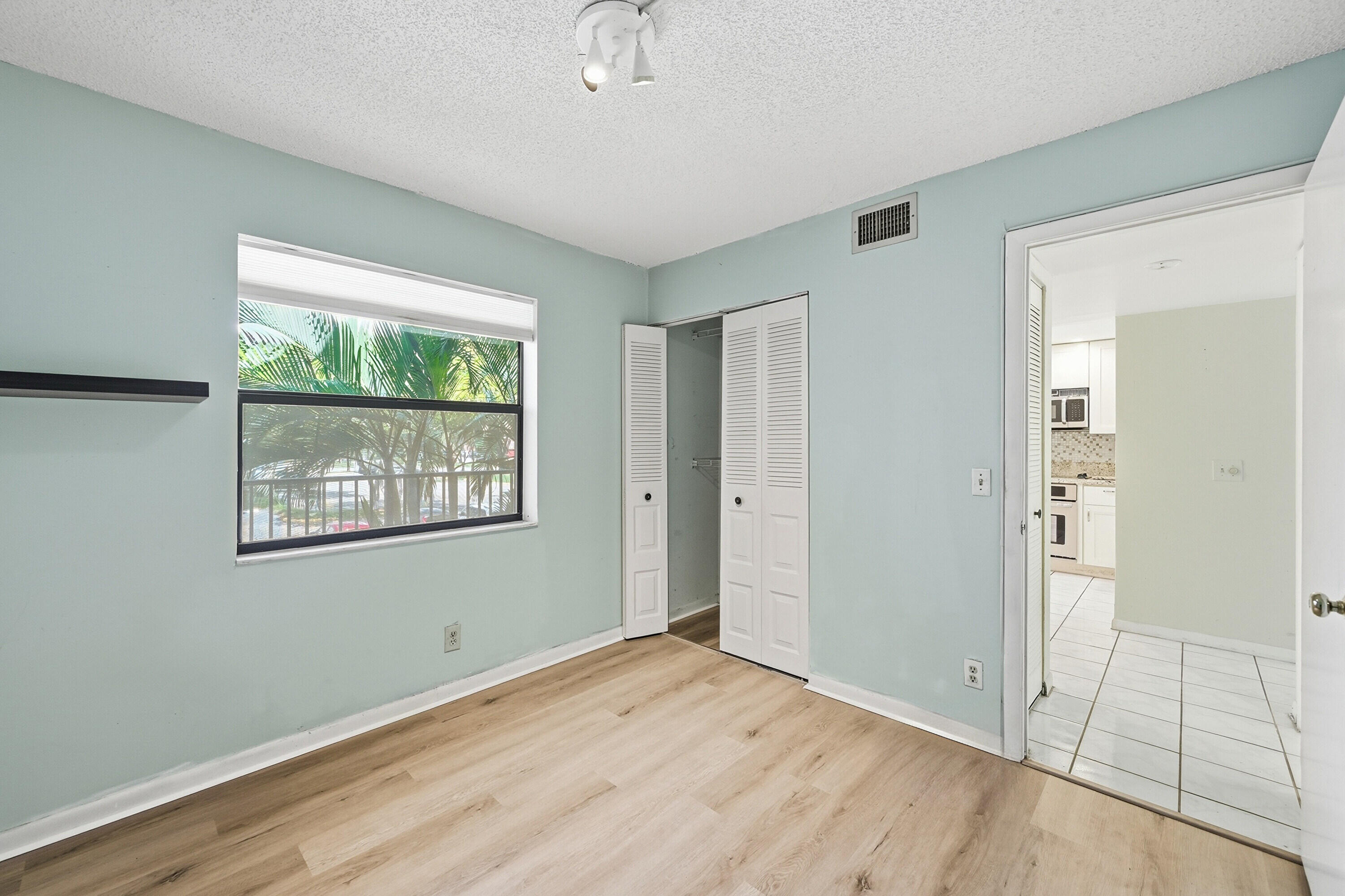 SUNRISE LAKES 218 CONDO - Residential