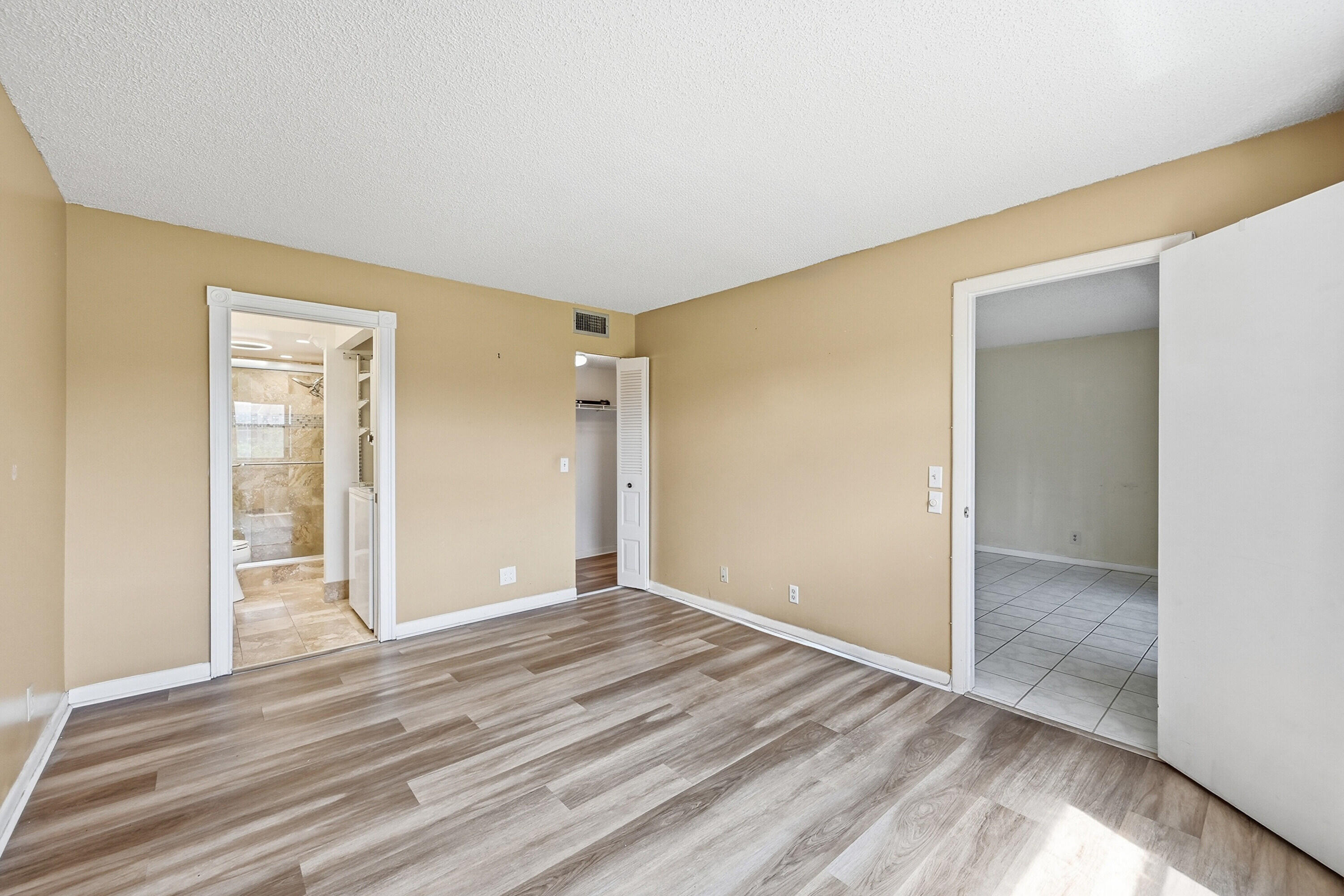 SUNRISE LAKES 218 CONDO - Residential