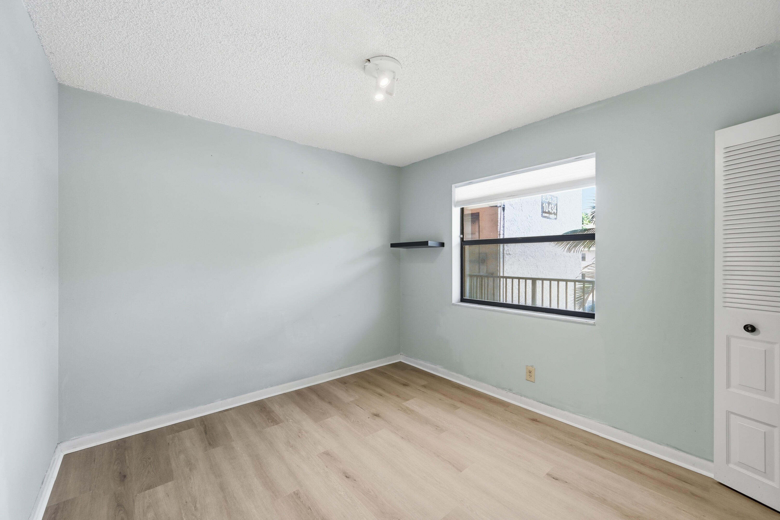 SUNRISE LAKES 218 CONDO - Residential