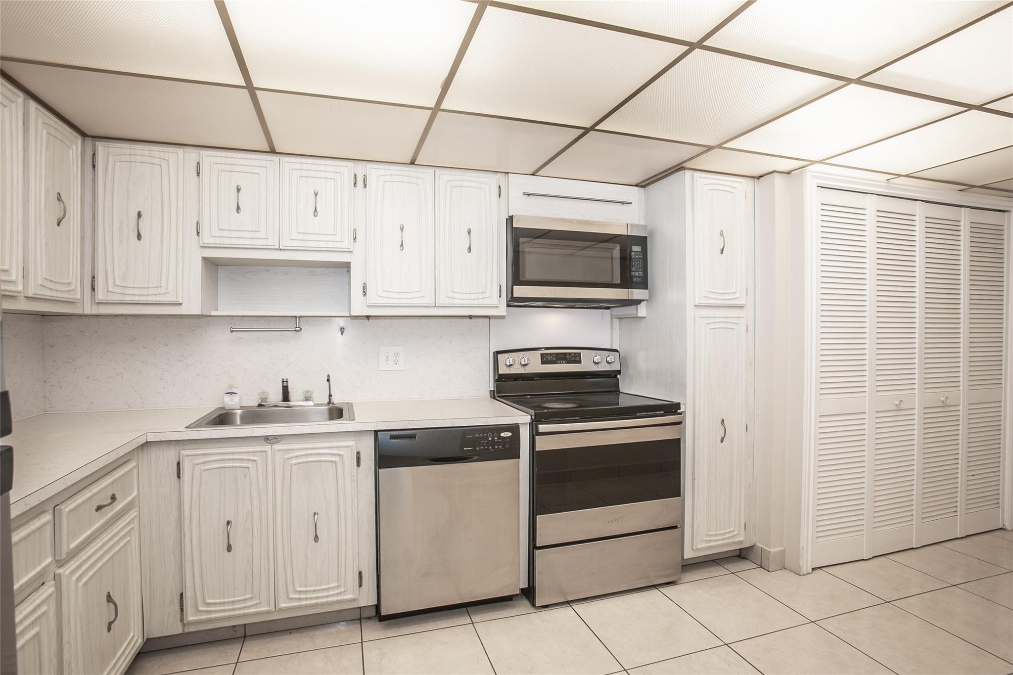 2601 S Palm Aire Dr 212