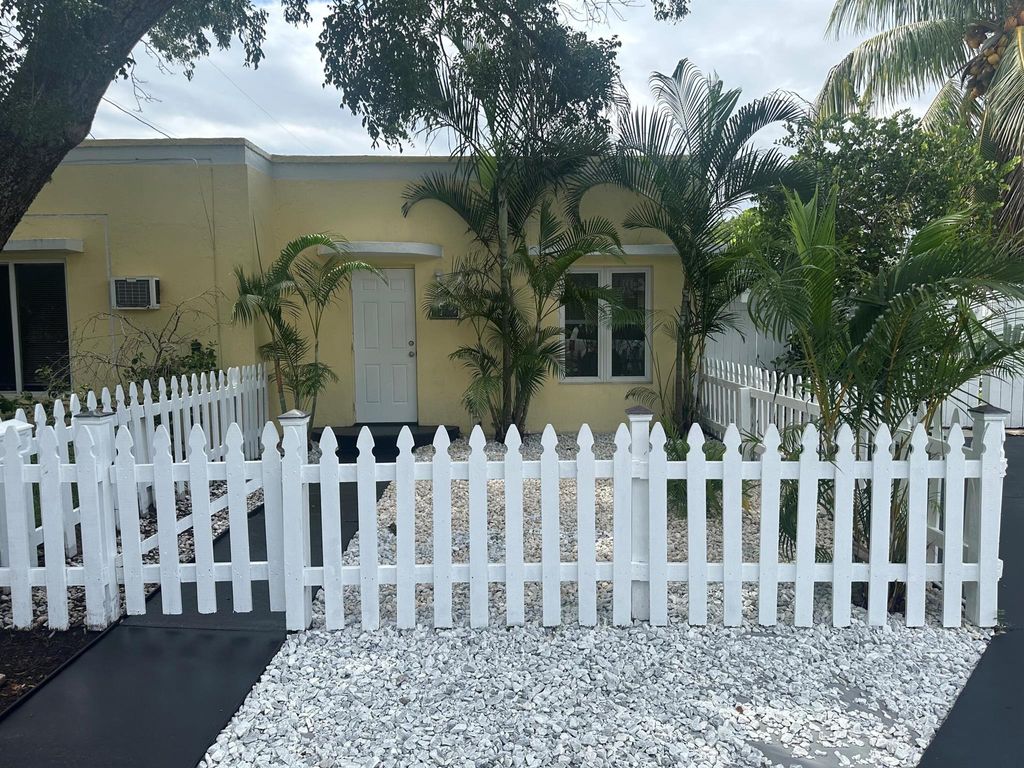 Photo of 711 4th Avenue S, Lake Worth Beach, FL 33460 (MLS # R11030514)