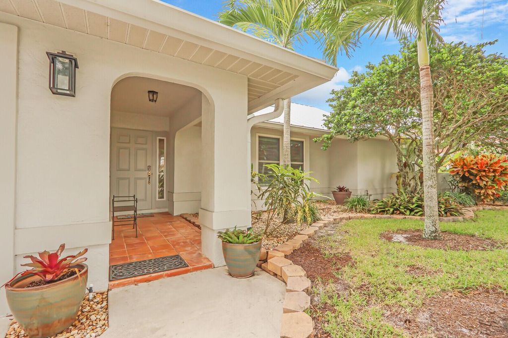 Photo of 18791 Misty Lake Drive, Jupiter, FL 33458 (MLS # R11135411)