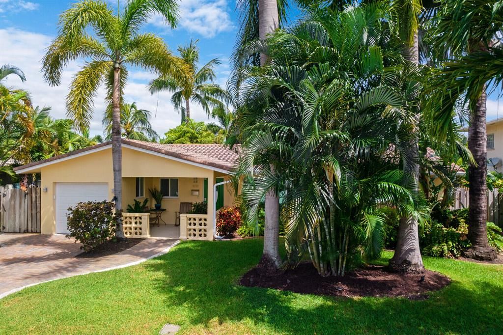 Photo of 938 SE 9th Avenue Ave, Pompano Beach, FL 33060 (MLS # R10818463)