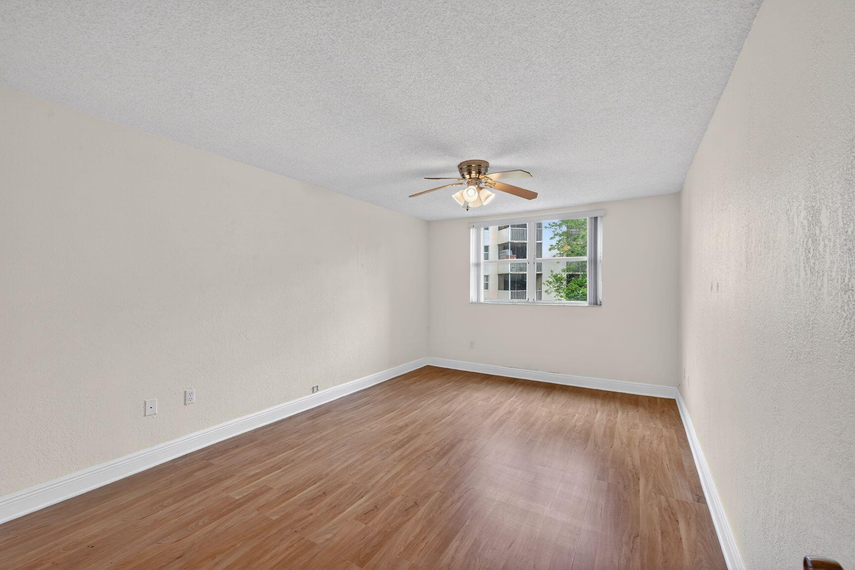 LAS VISTAS AT DORAL CONDO - Residential
