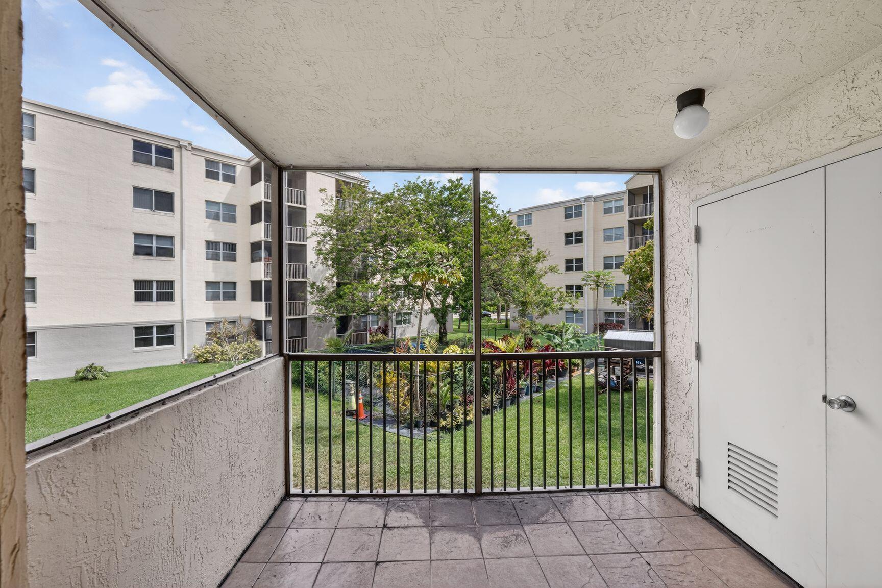LAS VISTAS AT DORAL CONDO - Residential