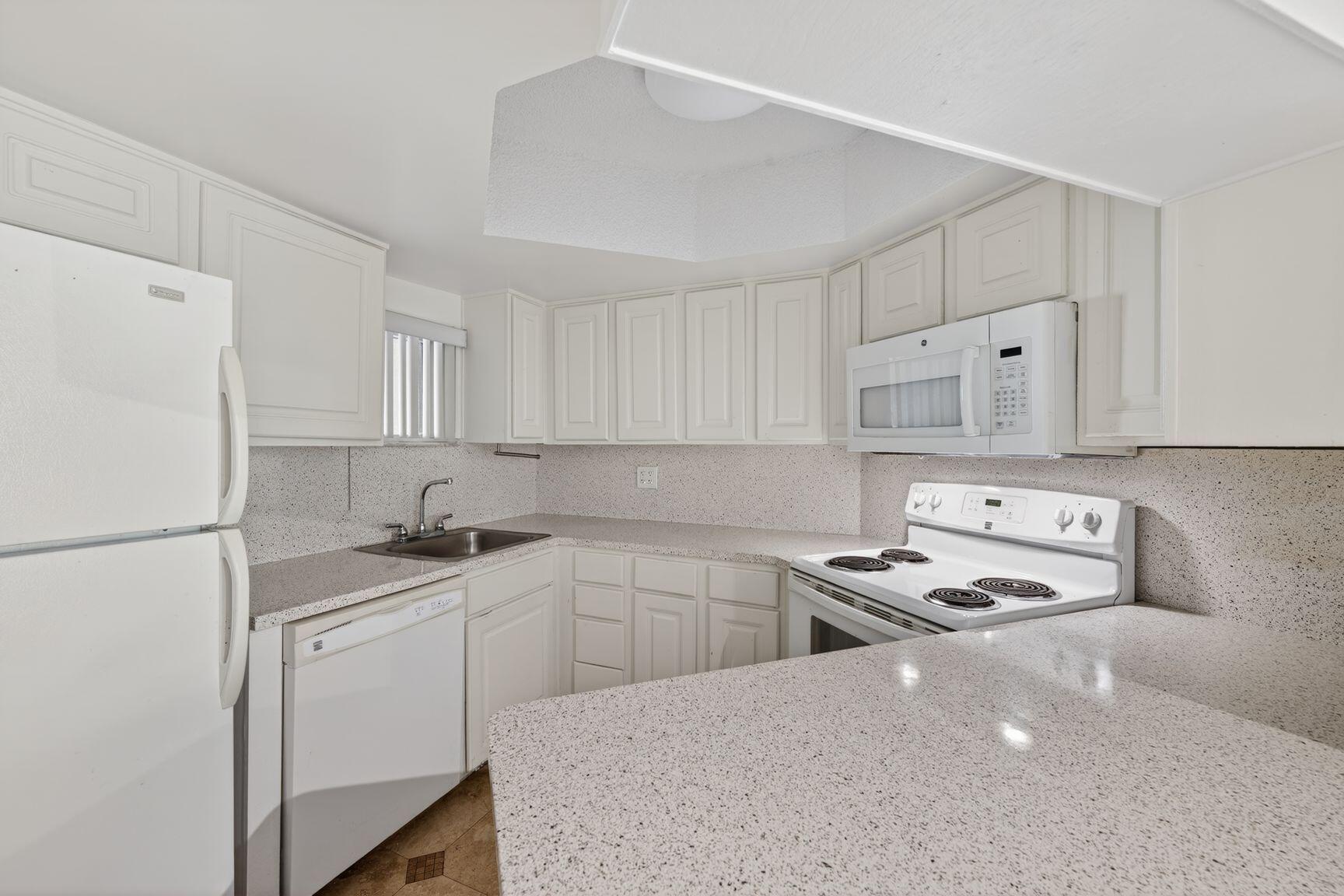 LAS VISTAS AT DORAL CONDO - Residential