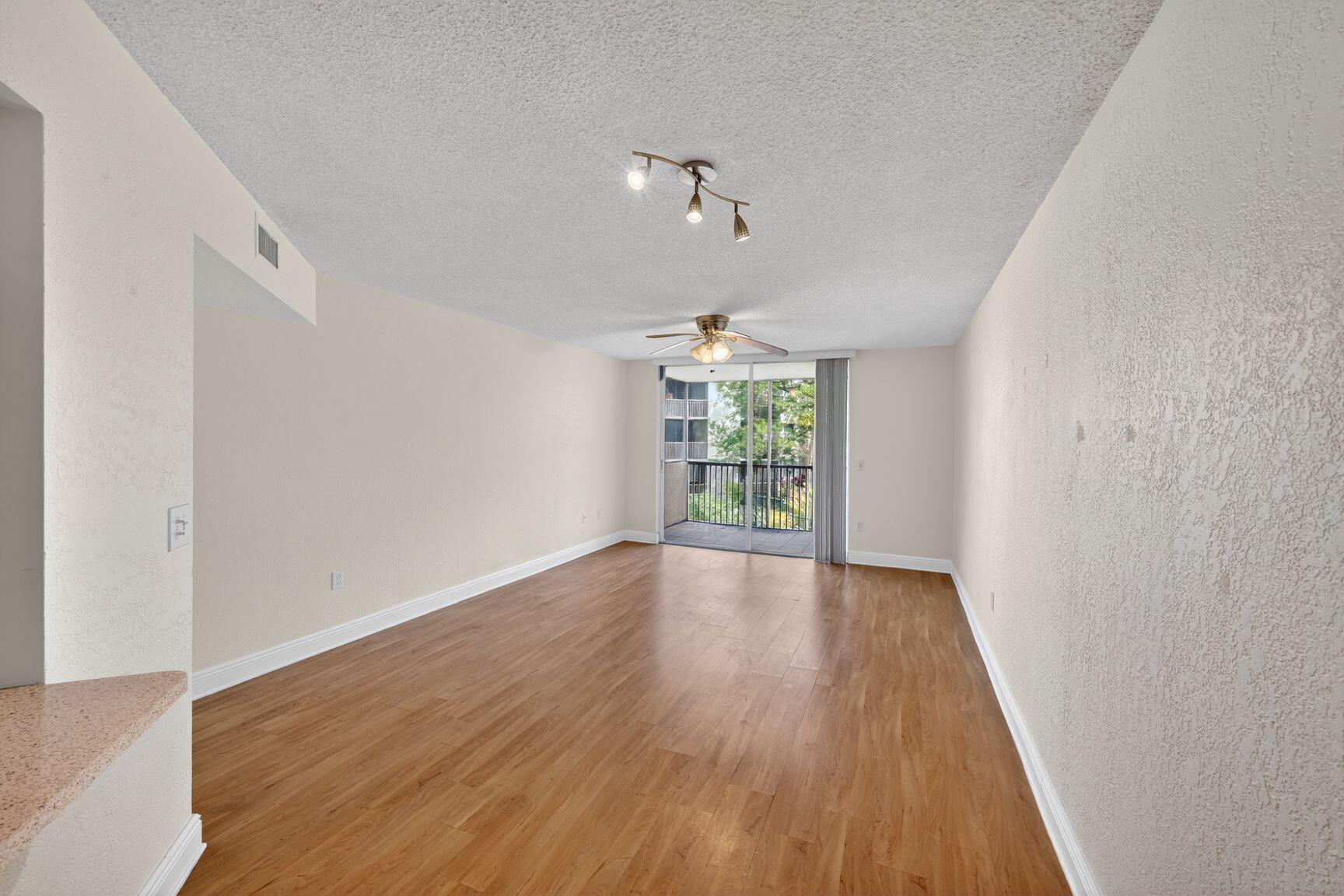 LAS VISTAS AT DORAL CONDO - Residential