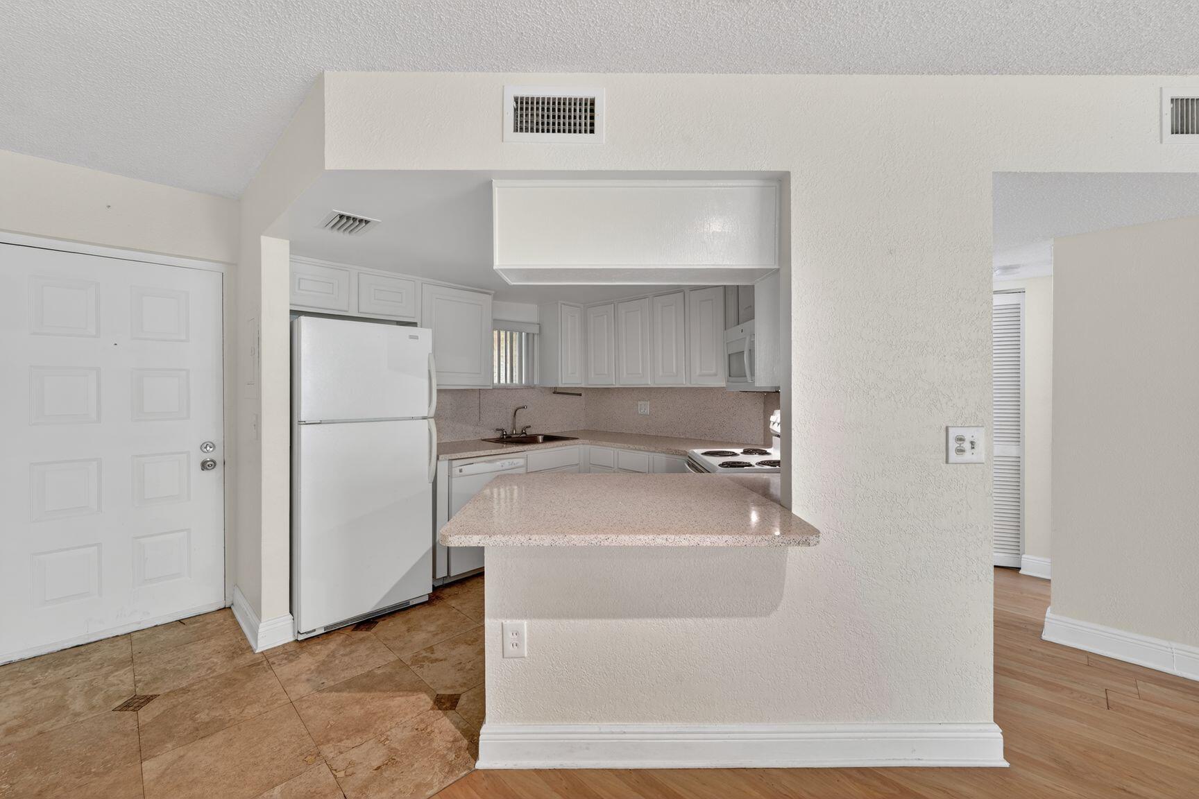 LAS VISTAS AT DORAL CONDO - Residential