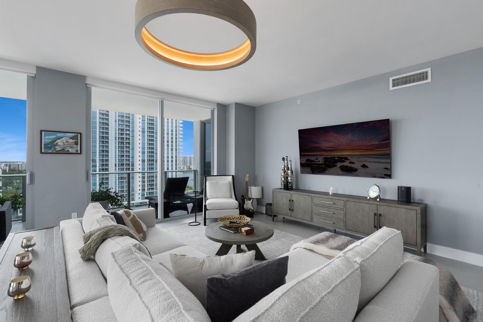 MARINA PALMS - Residential