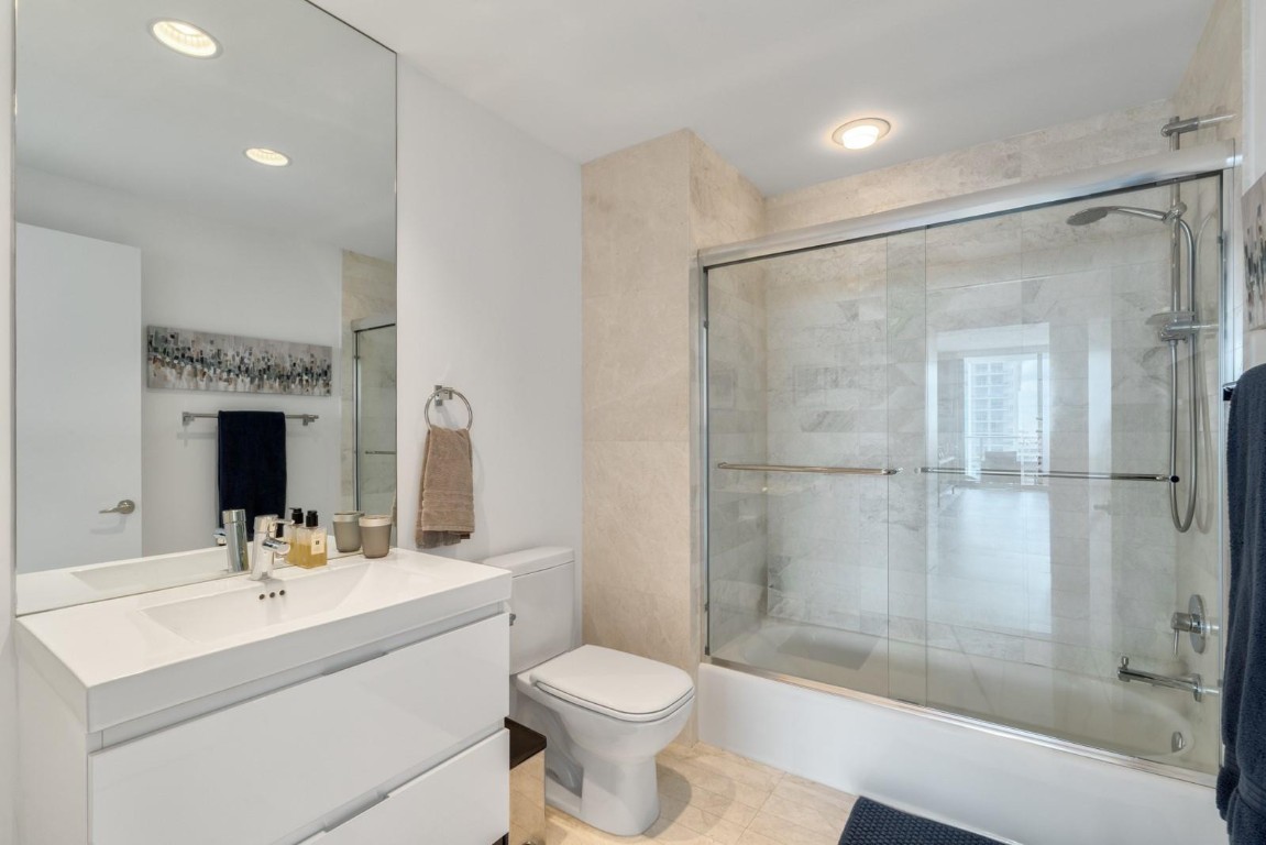 MARINA PALMS - Residential