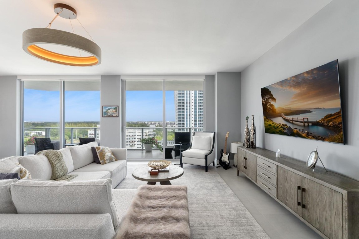 MARINA PALMS - Residential