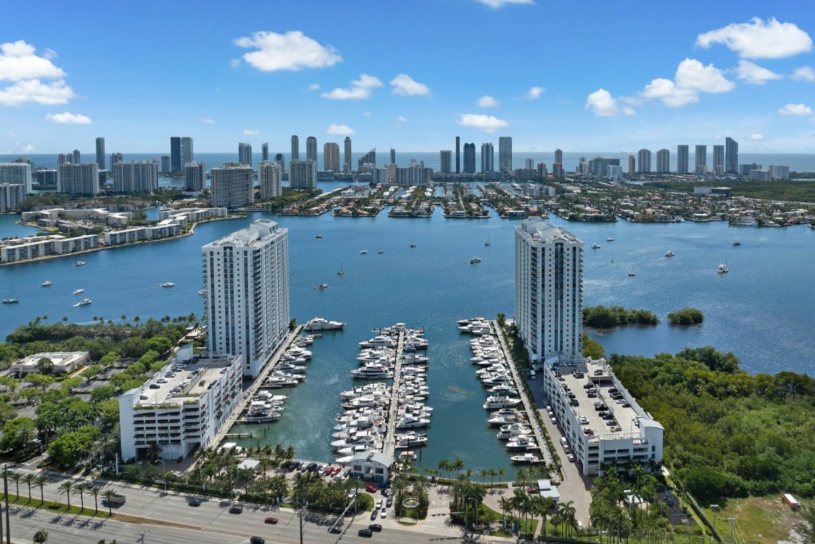 MARINA PALMS - Residential