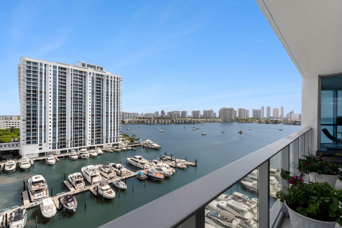 MARINA PALMS - Residential