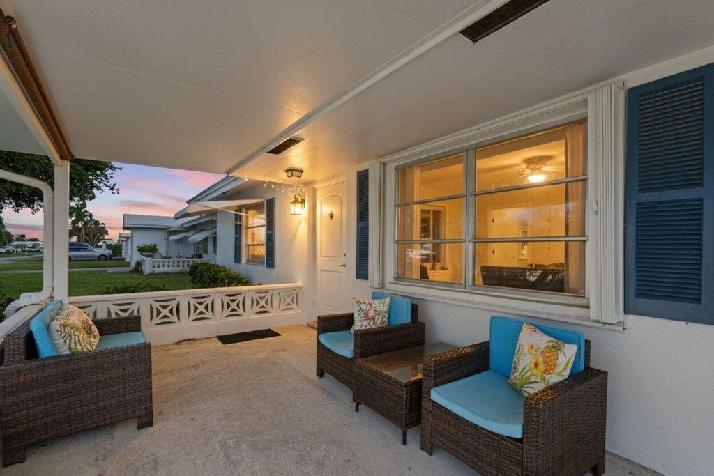 Photo of 816 SW 18th Court, Boynton Beach, FL 33426 (MLS # R11143713)