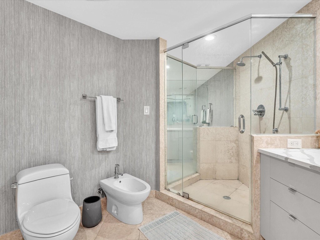 Aquazul Condo - Residential