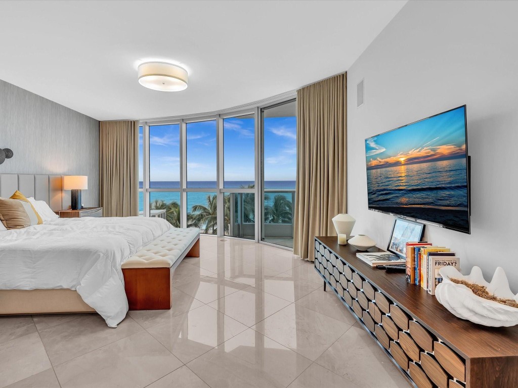 Aquazul Condo - Residential