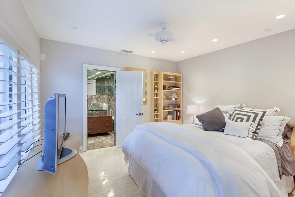 Las Olas Isles - Residential