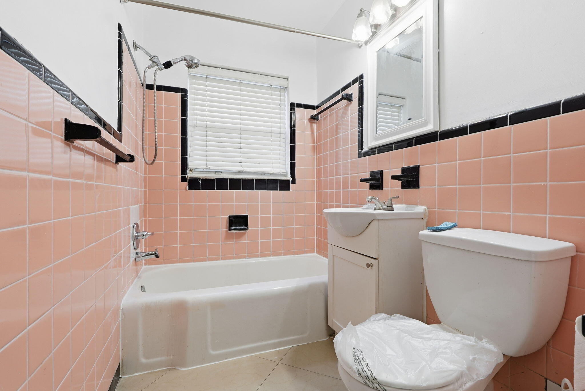 NORTH HOLLYWOOD - Residential Income