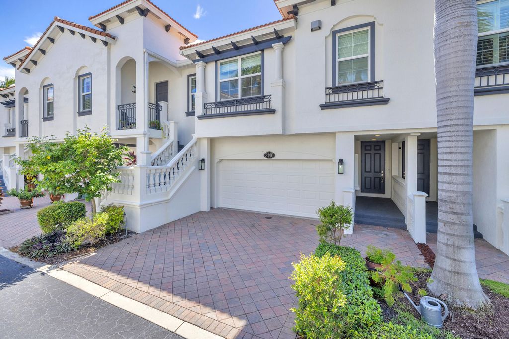 Photo of 3146 Waterside Circle Circle, Boynton Beach, FL 33435 (MLS # R11001982)