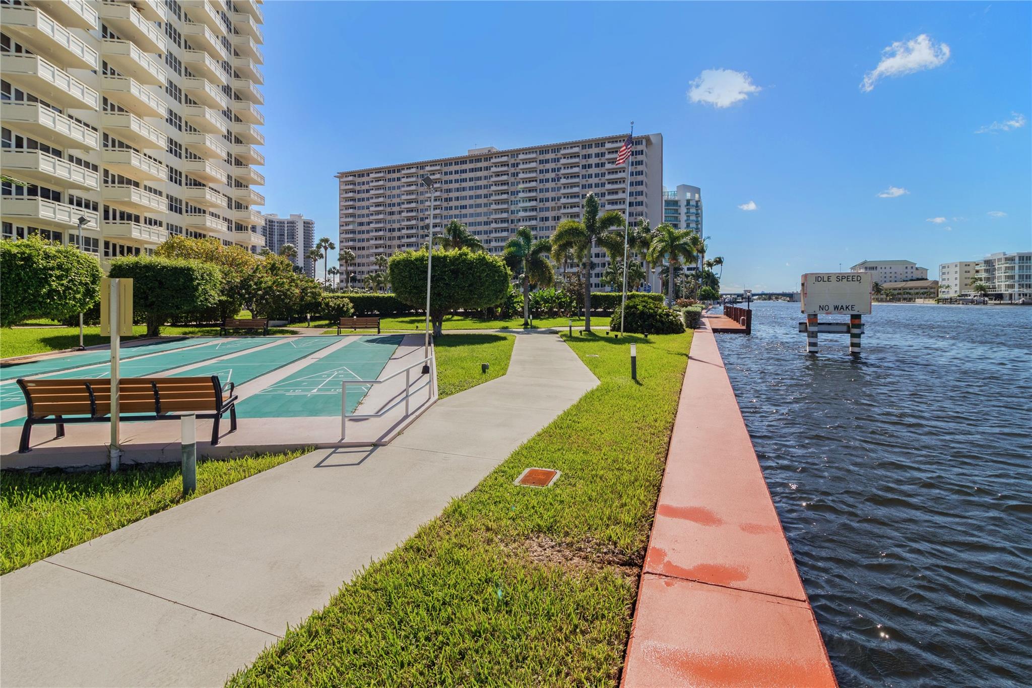 Coral Ridge Towers North - Residential
