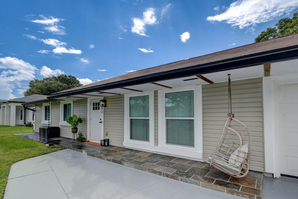 Photo of 662 SE Chapman Avenue, Port Saint Lucie, FL 34984 (MLS # R10920684)