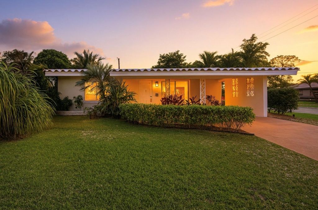 Photo of 280 NW 46th Ct, Fort Lauderdale, FL 33309 (MLS # F10539000)