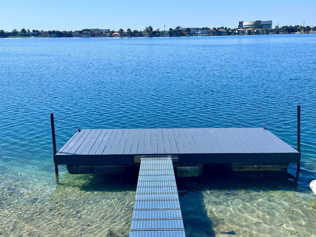 Twin Lake Shores Central - Residential