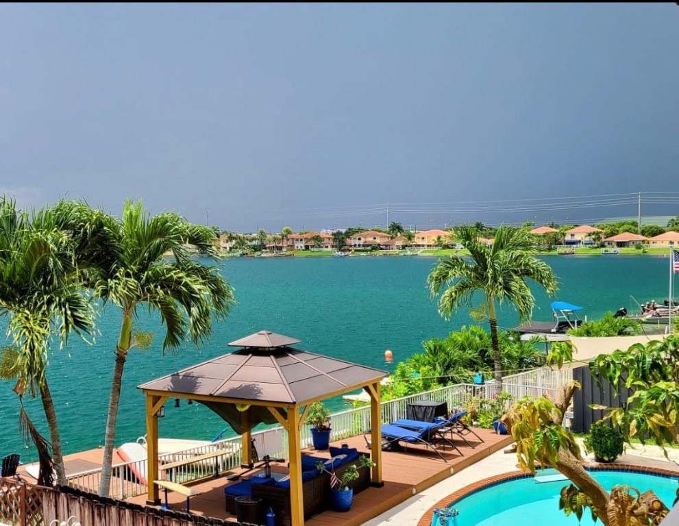 Twin Lake Shores Central - Residential