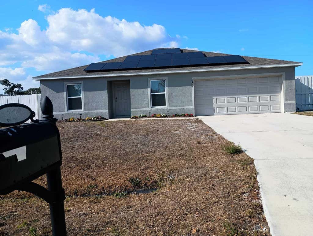 Photo of 337 SE STARFISH Avenue, Port Saint Lucie, FL 34983 (MLS # B26064752)