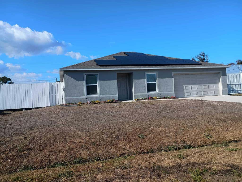 Photo of 337 SE STARFISH Avenue, Port Saint Lucie, FL 34983 (MLS # B26064752)