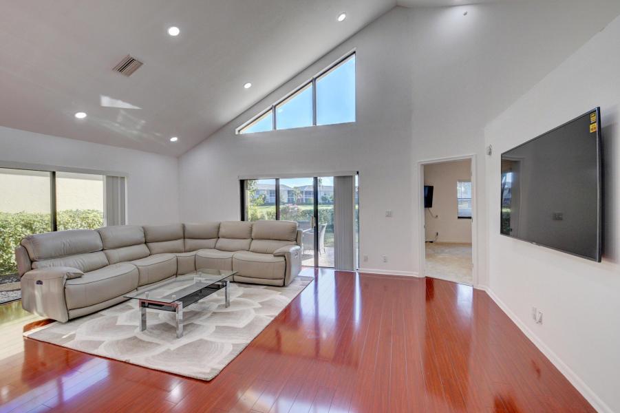 VILLE DE CAPRI  / POLO CL - Residential Lease