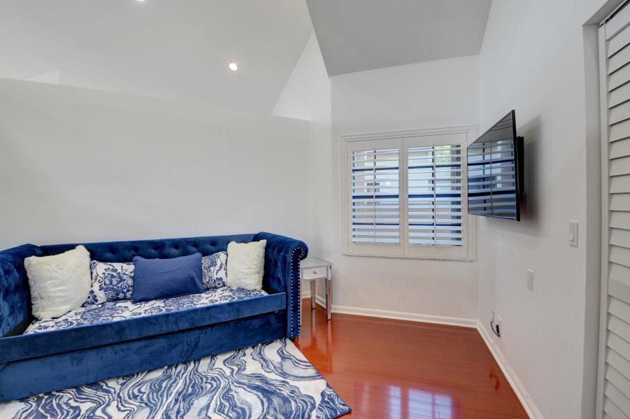 VILLE DE CAPRI  / POLO CL - Residential Lease