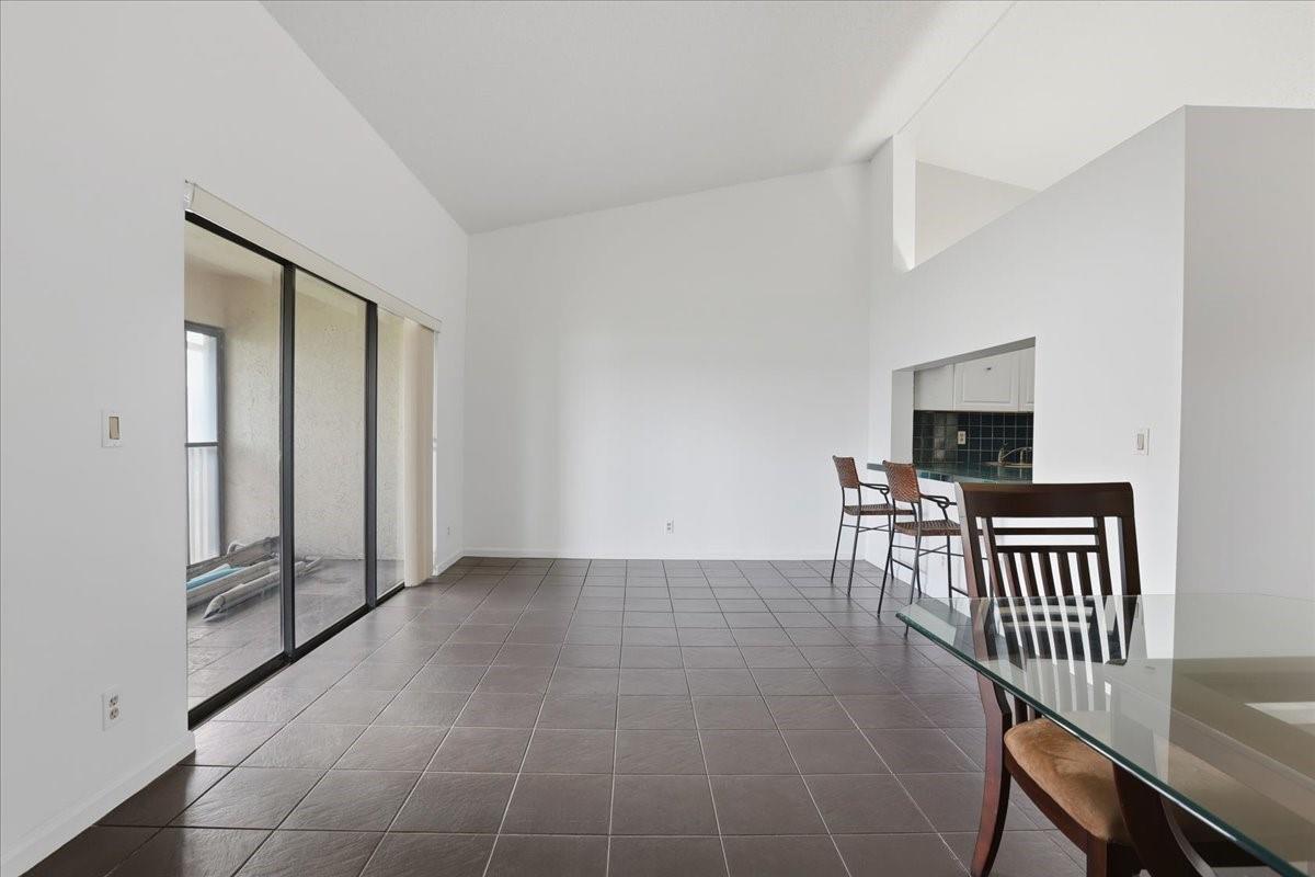 View photos, virtual tours, details... 208 Lincoln Ct 208