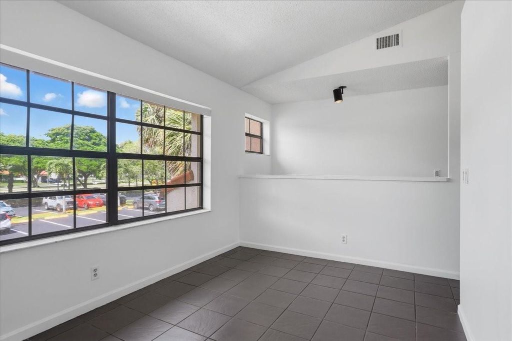 Photo of 208 Lincoln Ct #208, Deerfield Beach, FL 33442 (MLS # F10532398)