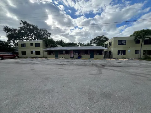 1113 SW 15th Ter Unit 16, Fort Lauderdale, FL MLS: F10492874
