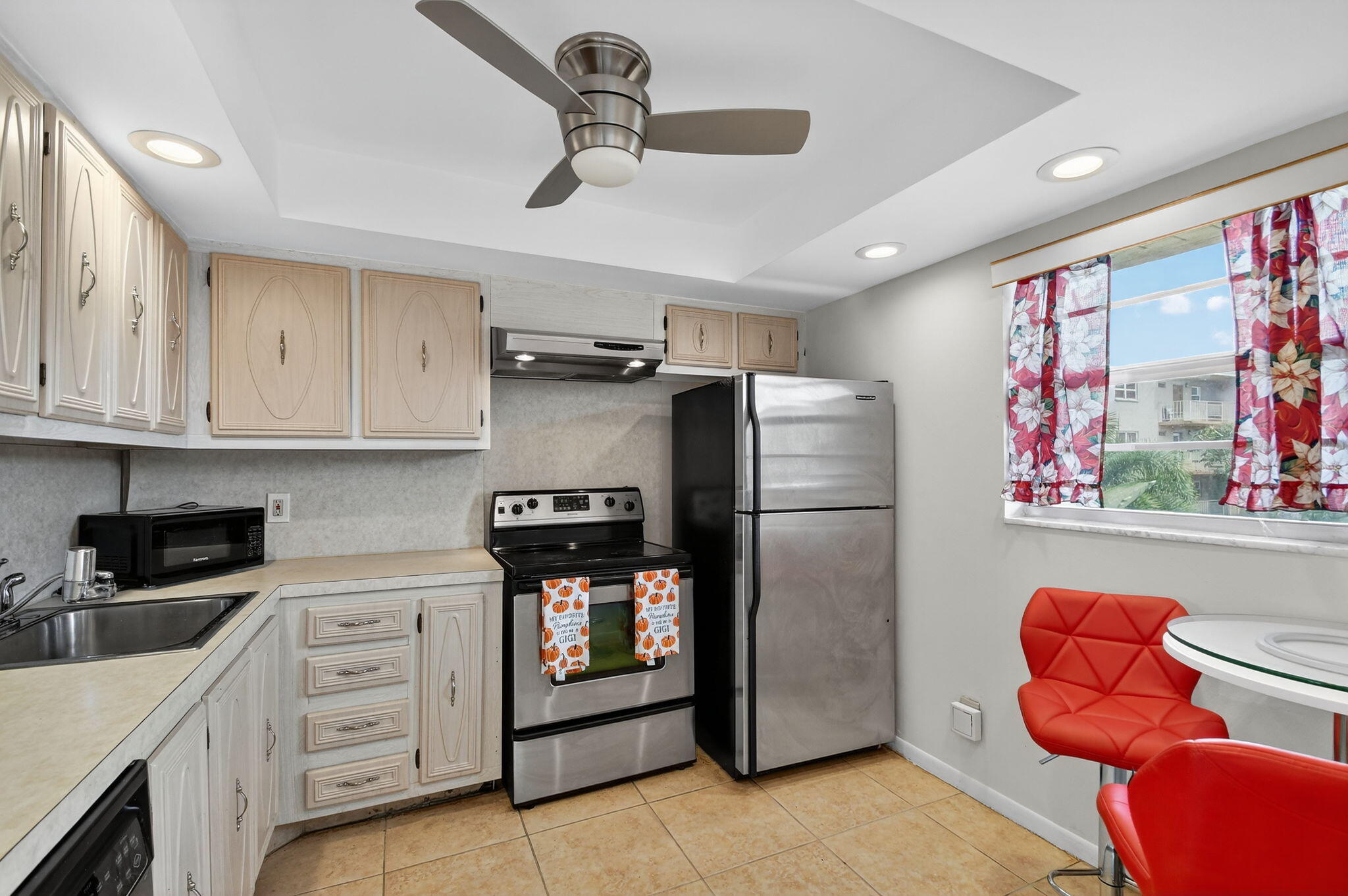 VILLAGE ROYALE GREENWOOD CONDO - Residential