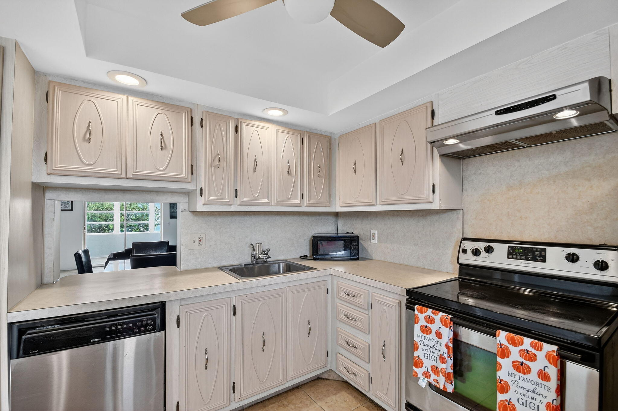 VILLAGE ROYALE GREENWOOD CONDO - Residential