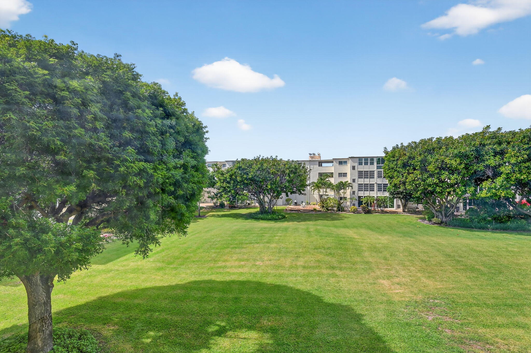 VILLAGE ROYALE GREENWOOD CONDO - Residential