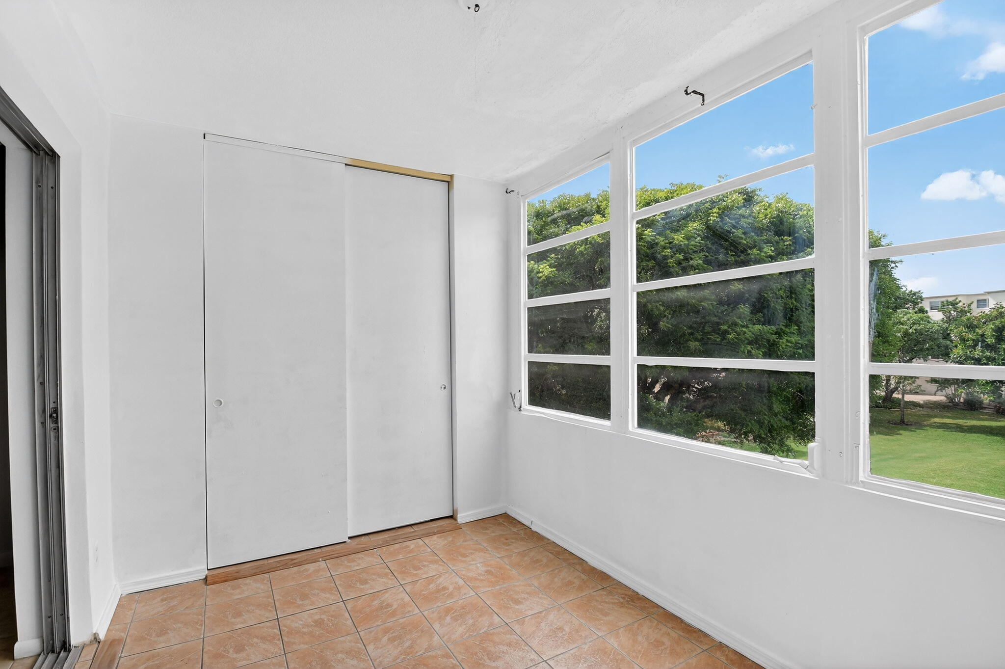 VILLAGE ROYALE GREENWOOD CONDO - Residential