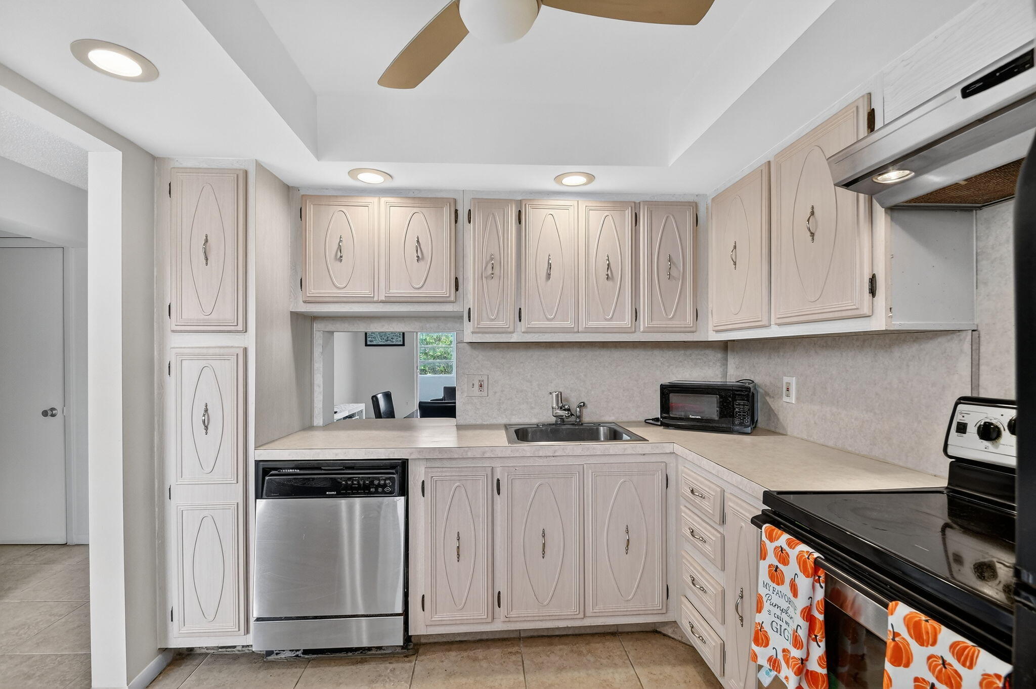 VILLAGE ROYALE GREENWOOD CONDO - Residential