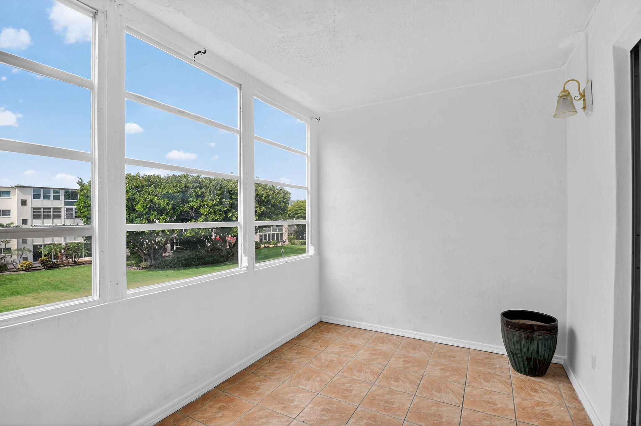 VILLAGE ROYALE GREENWOOD CONDO - Residential