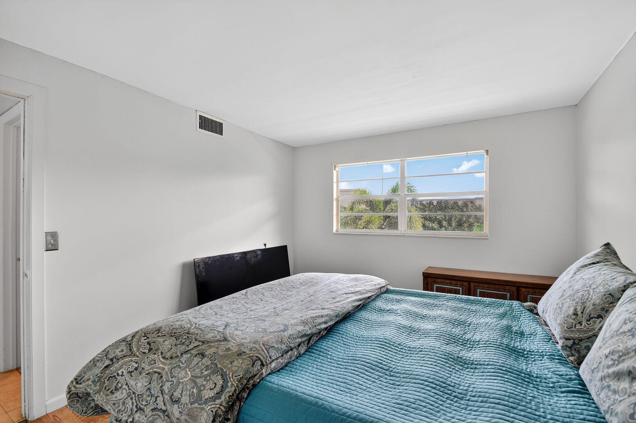 VILLAGE ROYALE GREENWOOD CONDO - Residential