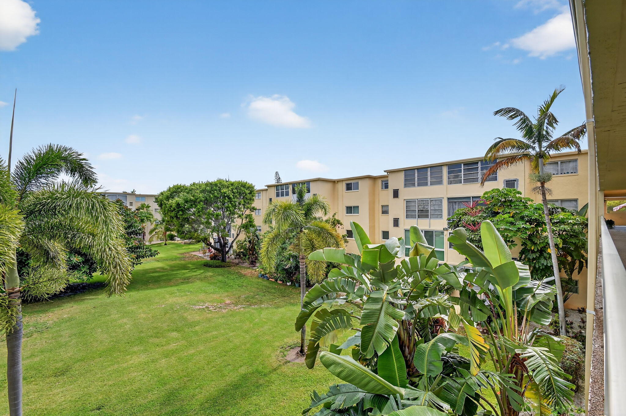 VILLAGE ROYALE GREENWOOD CONDO - Residential