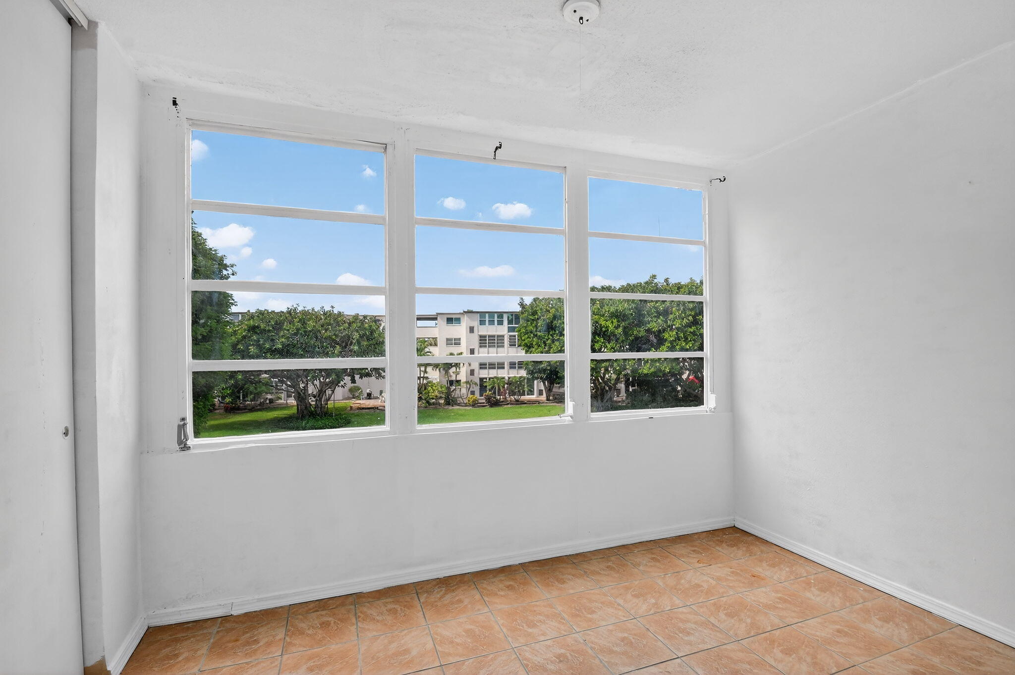 VILLAGE ROYALE GREENWOOD CONDO - Residential