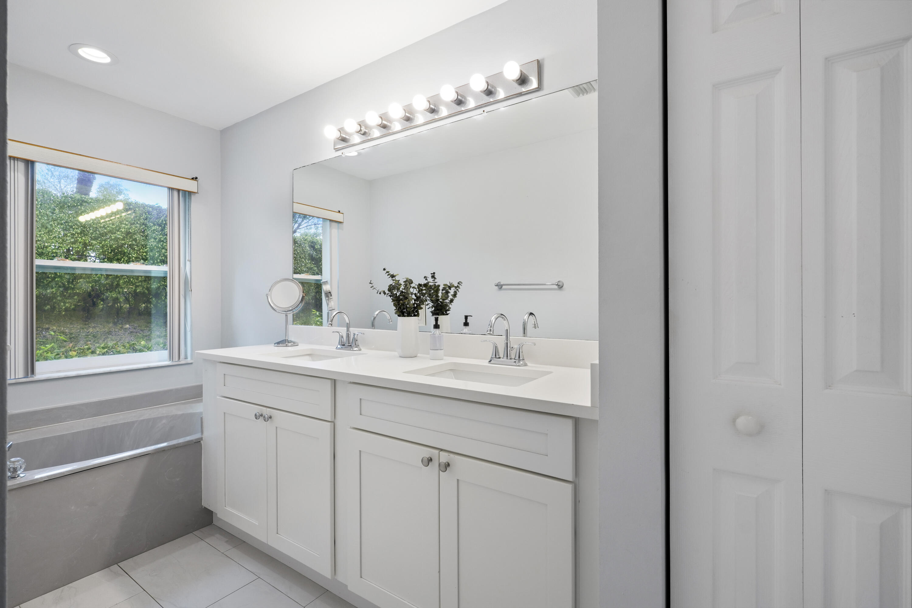 LANTERN KEY - Residential Lease