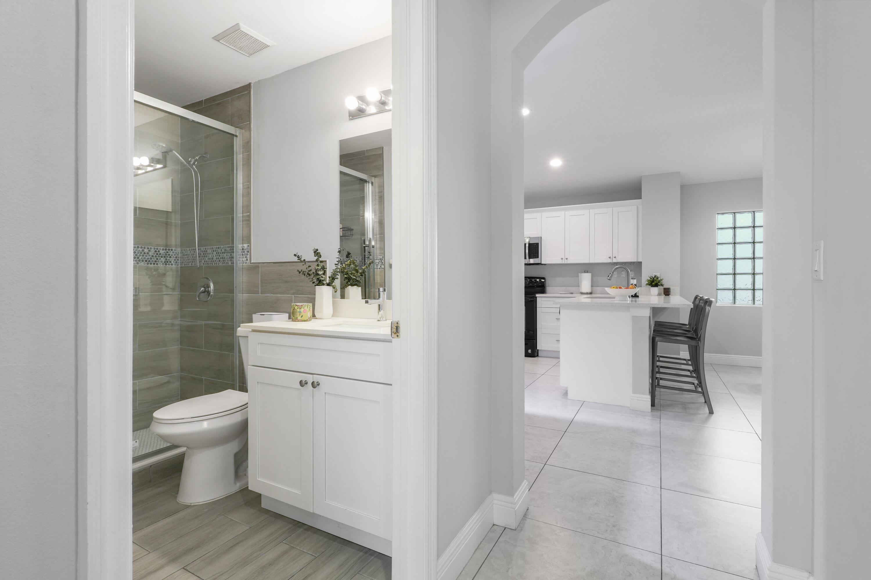 LANTERN KEY - Residential Lease